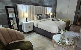 Bosveld In Die Stad Lodge